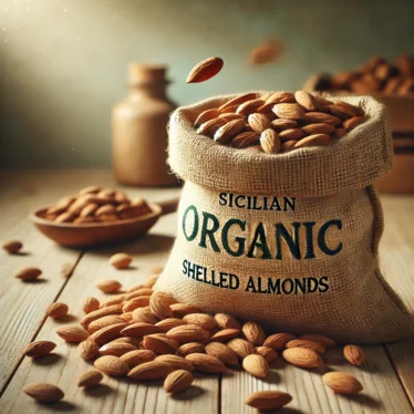 Mandorle sgusciate biologiche siciliane su tavolo in legno