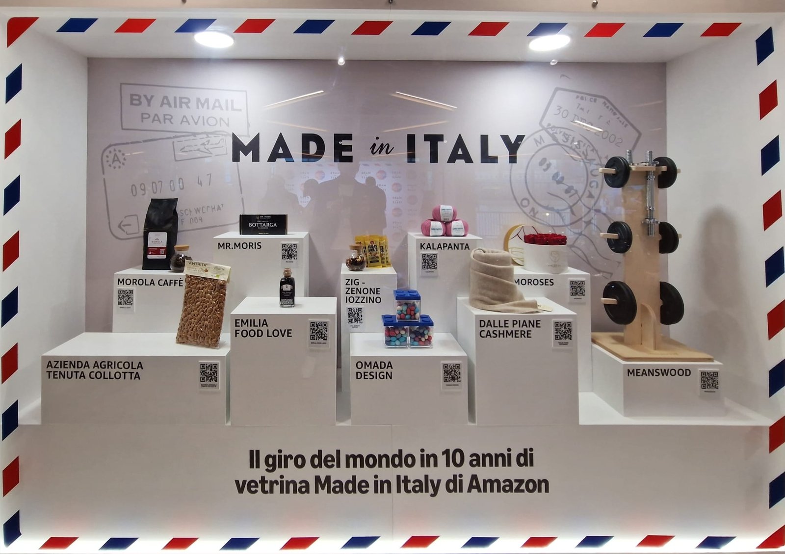 Vetrina Made in Italy Amazon con esposizione e pedana ‘Azienda Agricola Tenuta Collotta’.