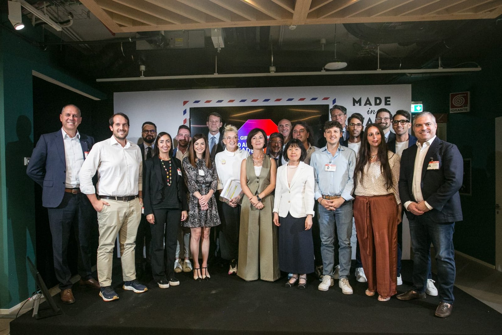 Foto di gruppo all’evento Amazon Vetrina Made in Italy a Milano (18/09/2025).